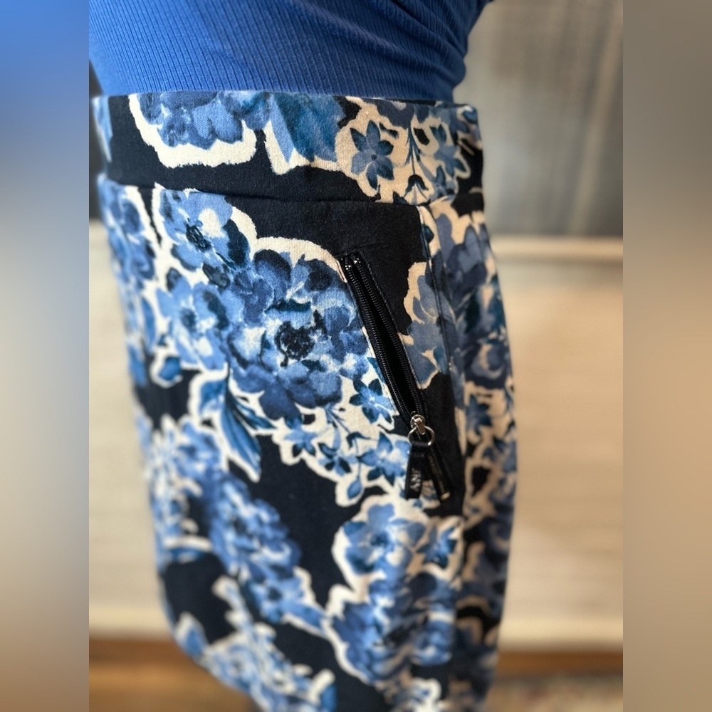 Jones New York Blue Floral Skirt with Bike Shorts/Skort - Picture 4 of 6